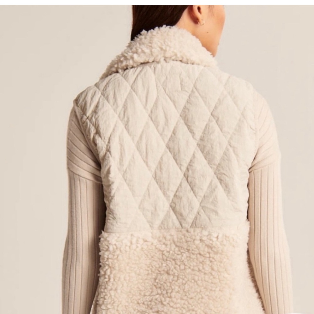 ABERCROMBIE SHERPA VEST - Picture 2 of 6